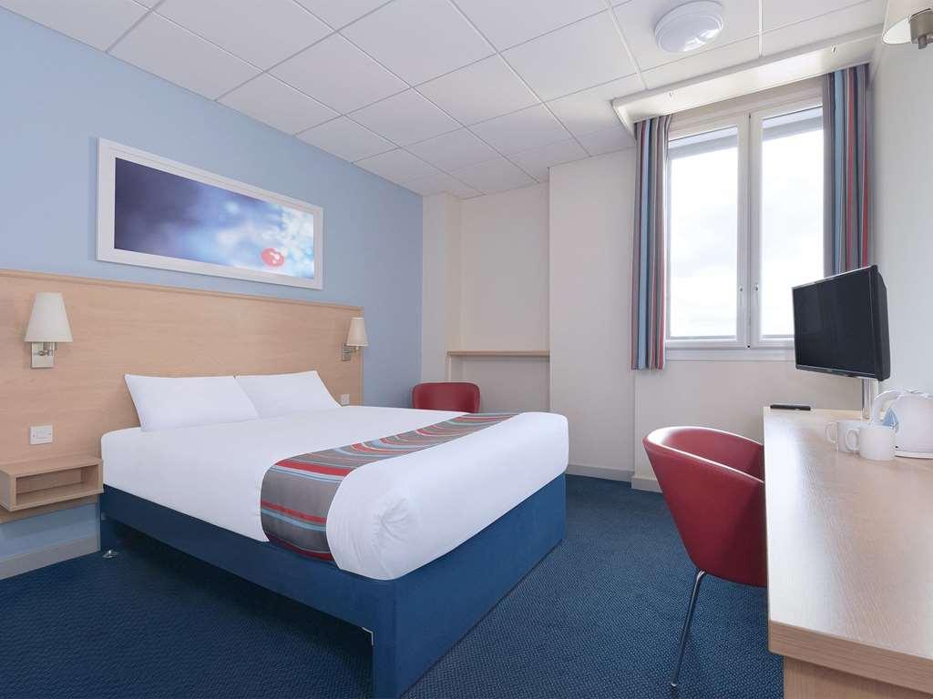 Travelodge Birmingham Central Broadway Plaza חדר תמונה