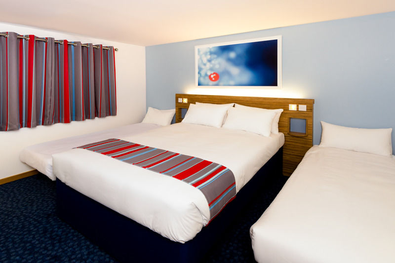 Travelodge Birmingham Central Broadway Plaza מראה חיצוני תמונה