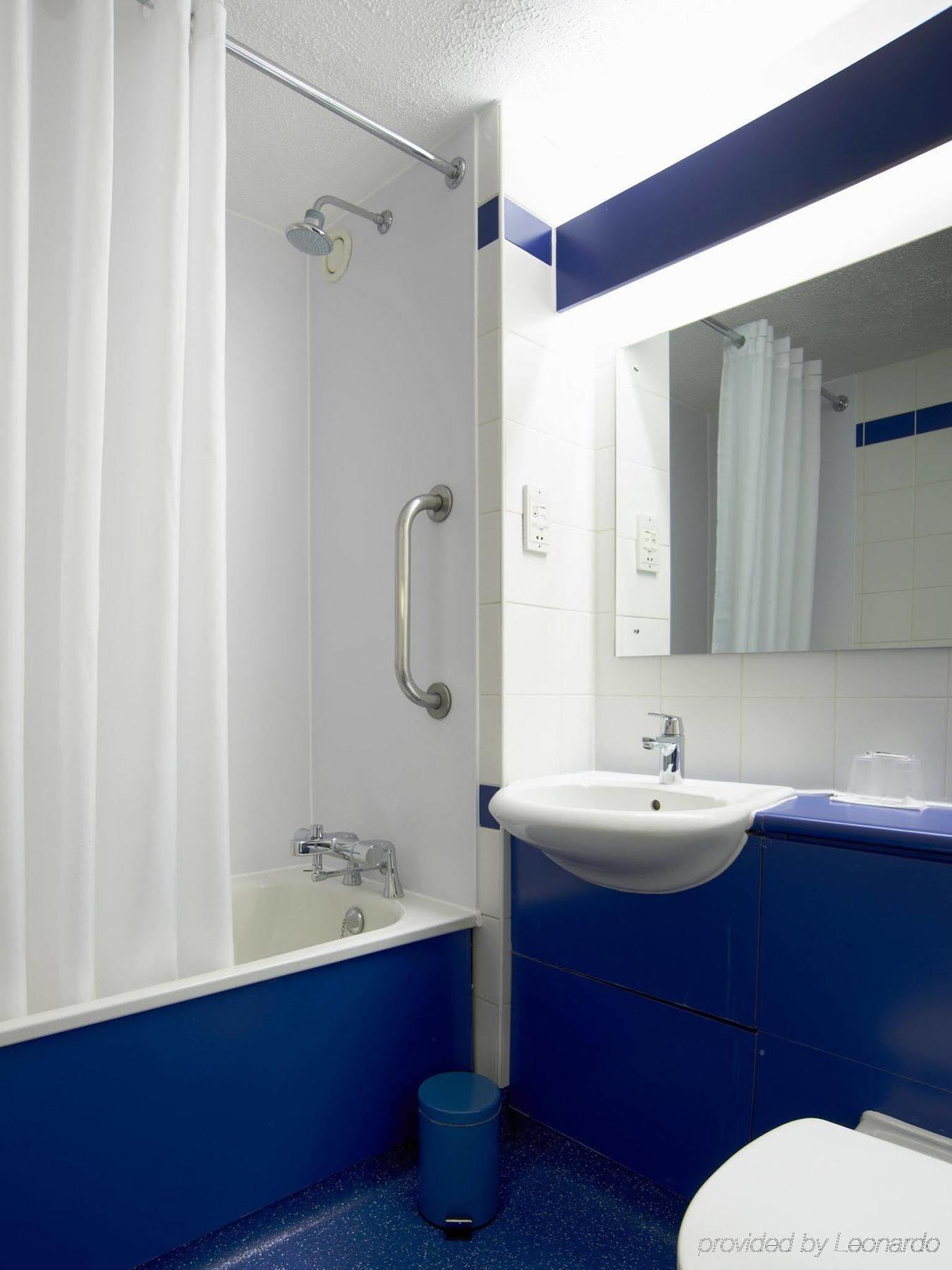 Travelodge Birmingham Central Broadway Plaza מראה חיצוני תמונה